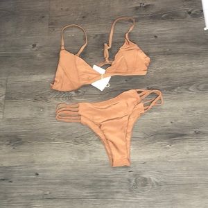 Camel string bikini